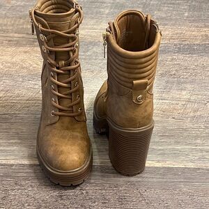 GBG Brown Lace-Up Ankle Boots With Side Zipper 5.5